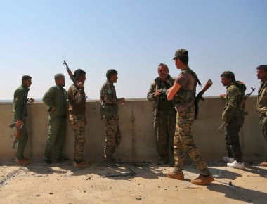 Ράκα: Οι δυνάμεις της SDF κατέλαβαν και τρίτη συνοικία - Στενεύουν τα όρια των ισλαμιστών (φωτό)